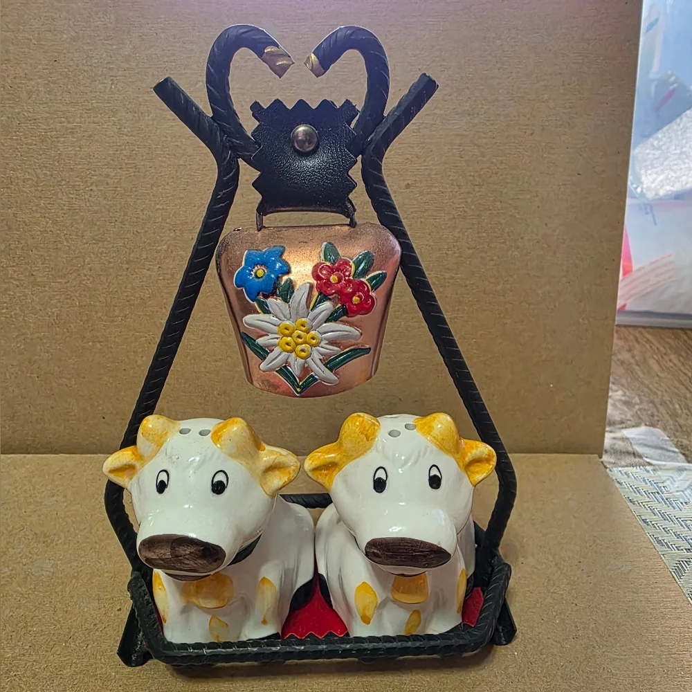 Vtg Austrian Alps Cow Salt Pepper Shaker Set #222